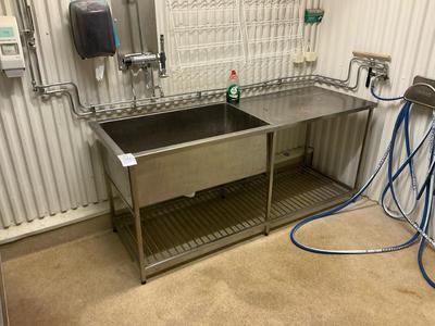 Overview picture of s/s sink